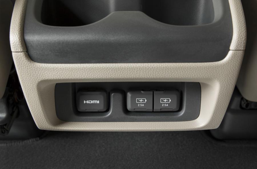 Детали интерьера Honda Odyssey 2017 года  (фото 120 из 160)